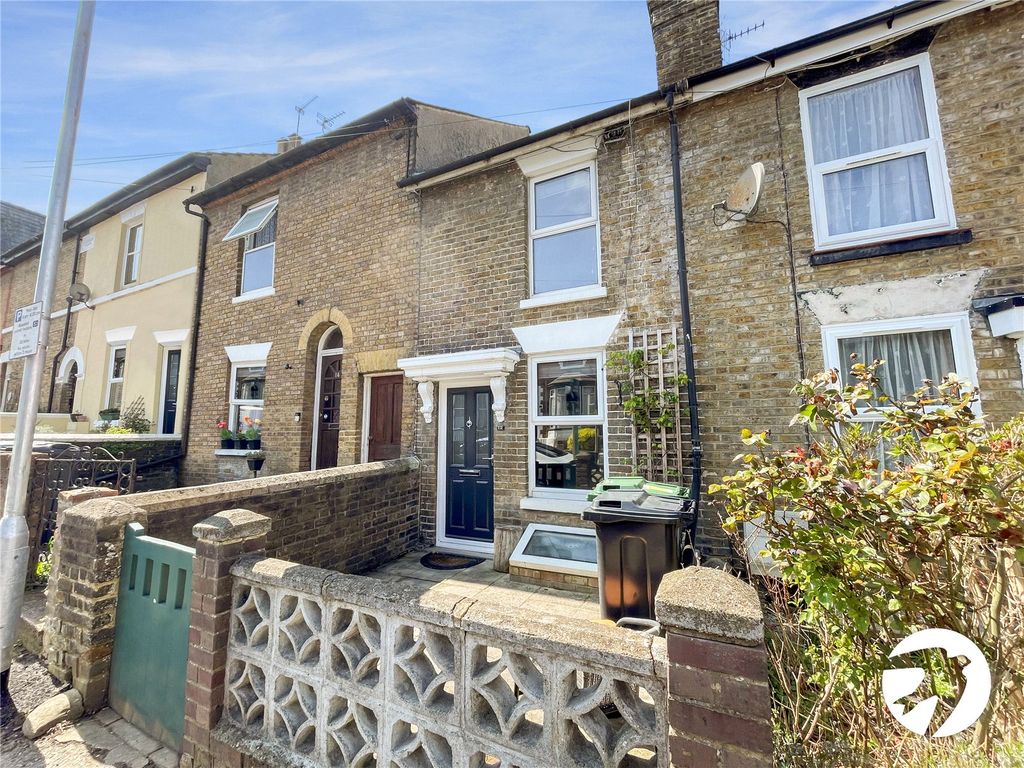 2 bed terraced house to rent in Kingsley Road, Maidstone, Kent ME15