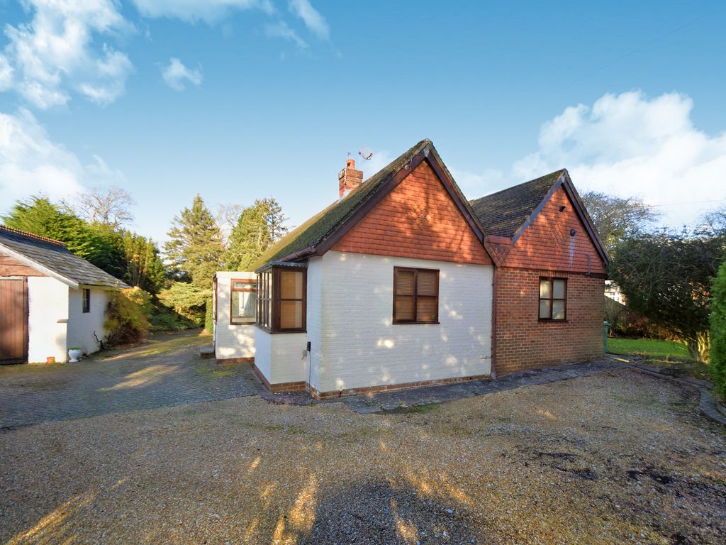 4 bed detached bungalow to rent in 122 Station Avenue, Wootton PO33