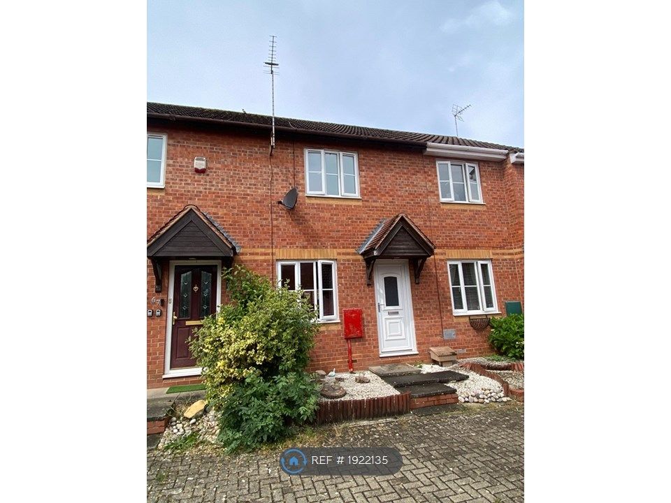 2 bed terraced house to rent in Cressey Avenue, Shenley Brook End