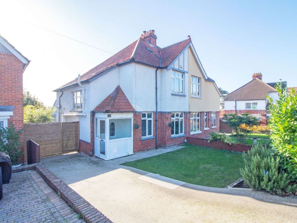 3 bed semidetached house for sale in Havant Road, Farlington PO6, £