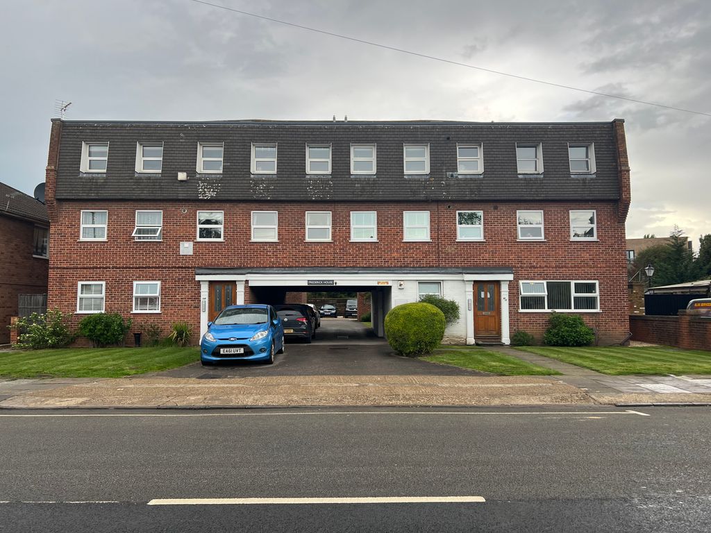 3 bed flat to rent in Woodthorpe Road, Ashford TW15 Zoopla