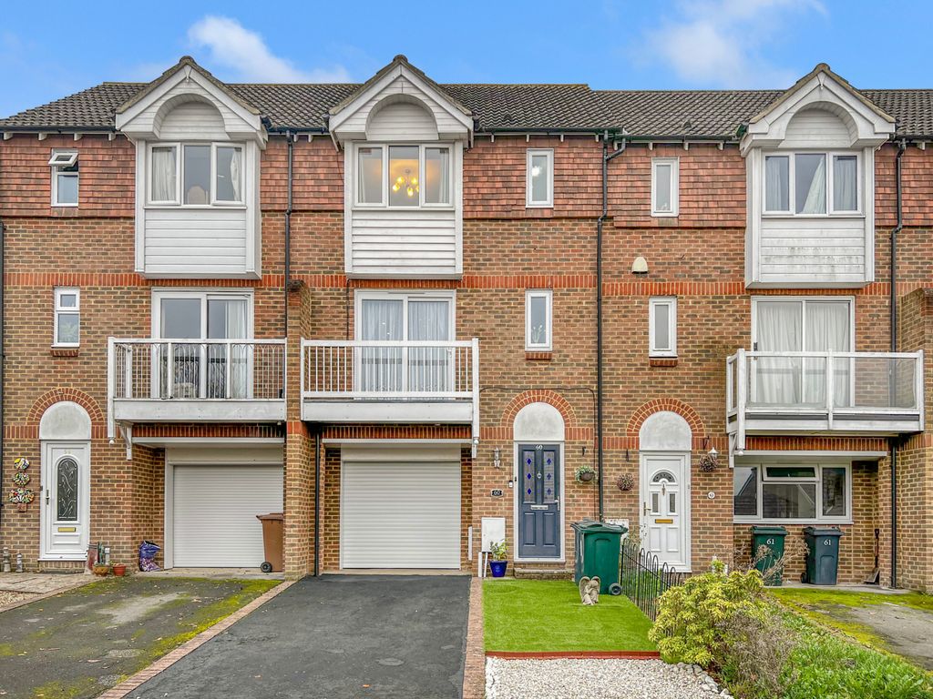 3 bed town house for sale in Bradbridge Green, Singleton, Ashford, Kent