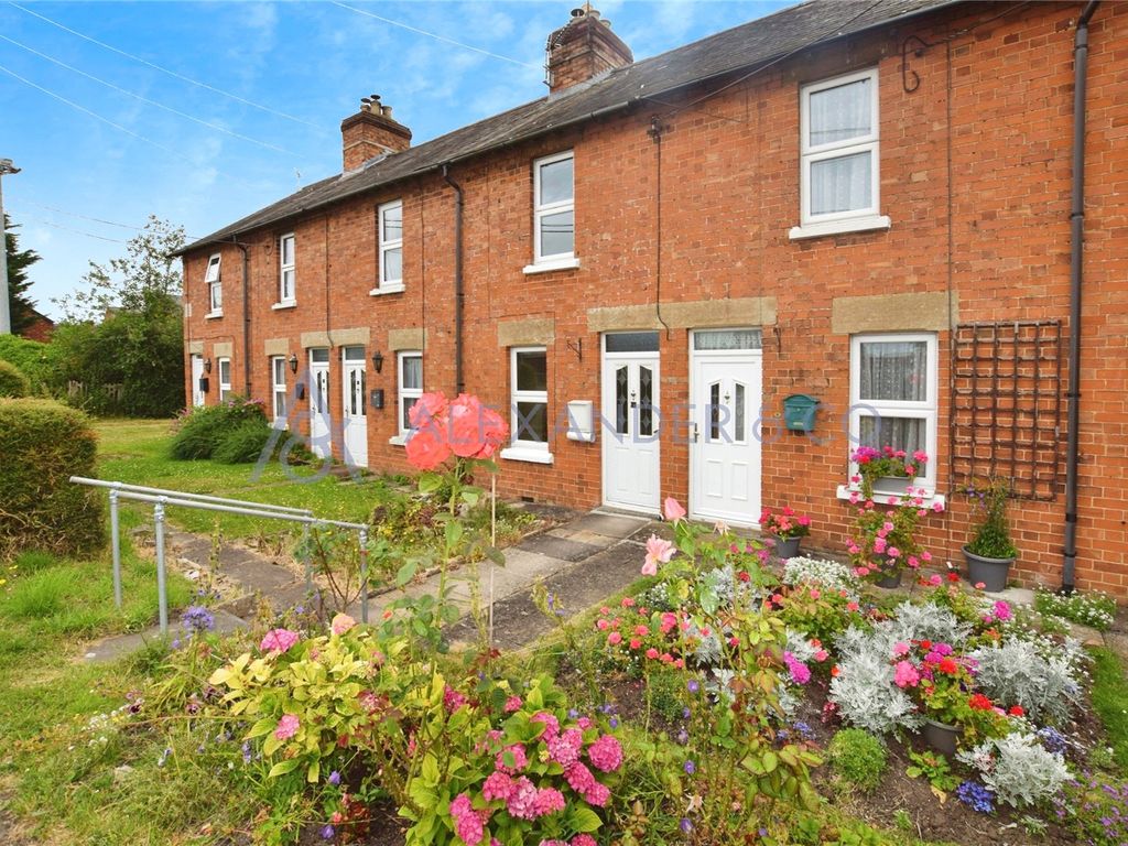 2 bed terraced house to rent in Alchester Terrace, Bicester