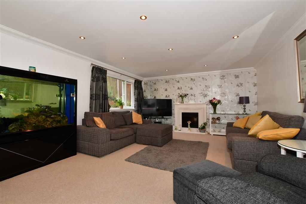 4 bed detached house for sale in Beacon Drive, Bean, Dartford, Kent DA2