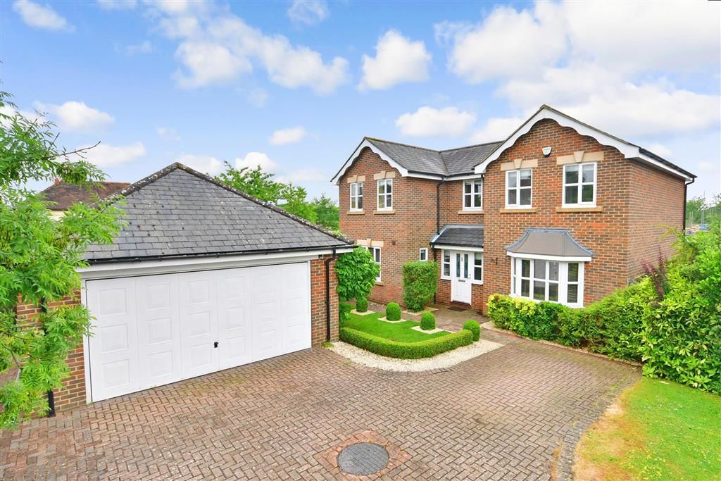 4 bed detached house for sale in Rosemead Gardens, Headcorn, Ashford