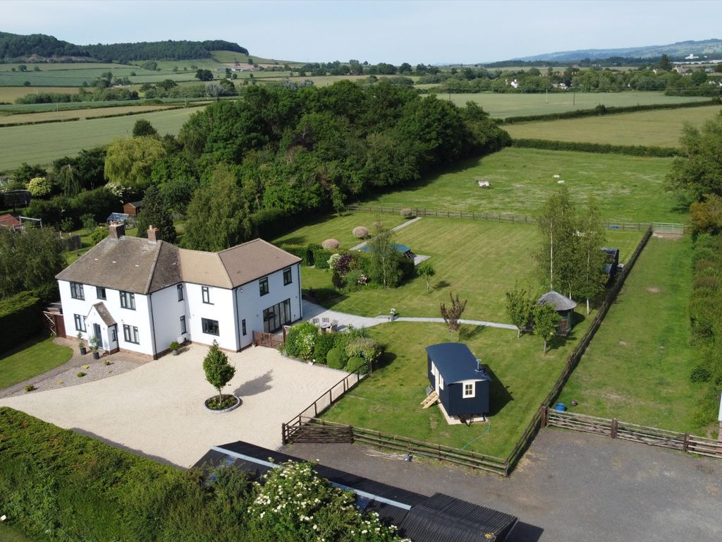 4 bed detached house for sale in Gretton Fields, Gretton, Cheltenham