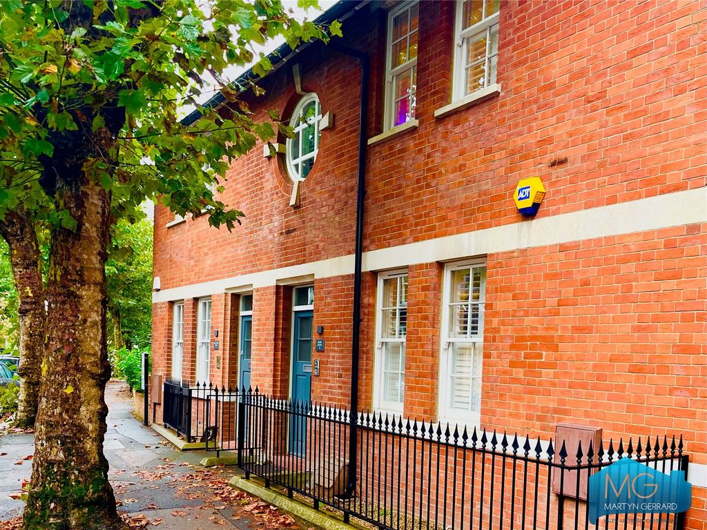 New home, 4 bed terraced house for sale in Fortis Green Avenue, East