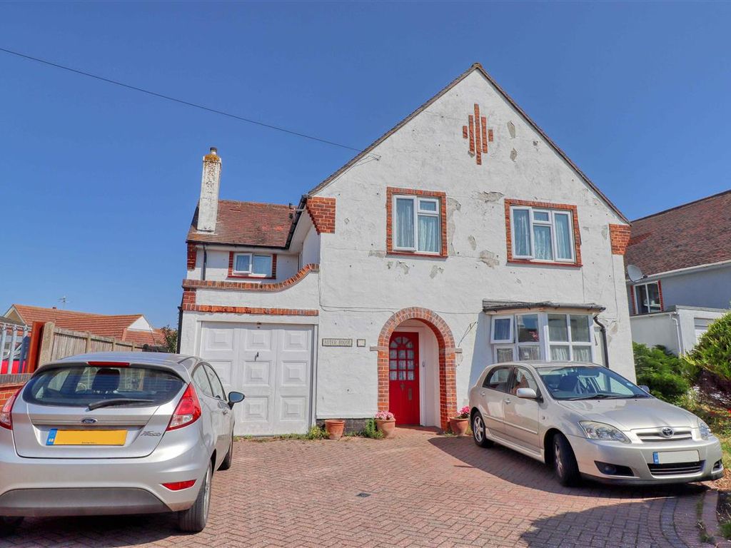 4 bed detached house for sale in Walton Road, FrintonOnSea CO13 Zoopla