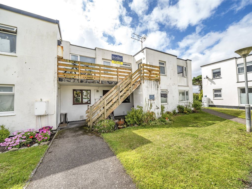 2 bed flat for sale in Jelbert Way, Eastern Green, Penzance, Cornwall