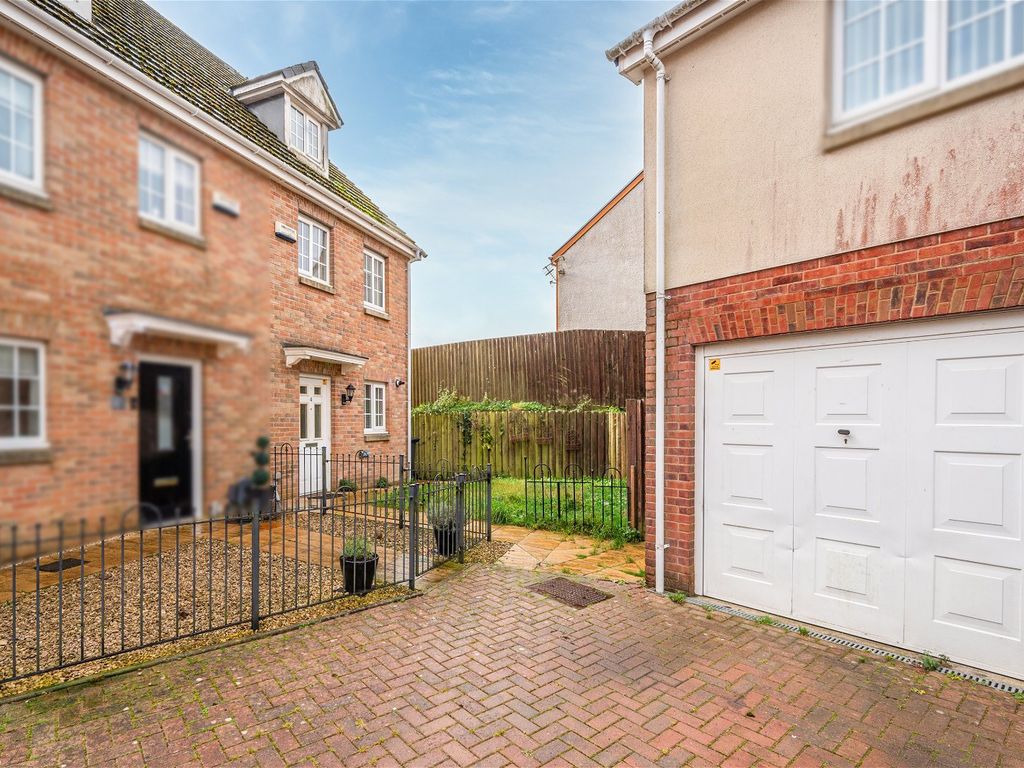 3 bed semidetached house for sale in Milfraen View, Brynmawr, Ebbw