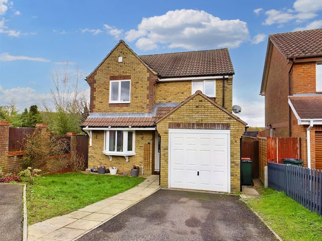 3 bed detached house for sale in Casher Road, Maidenbower, Crawley RH10