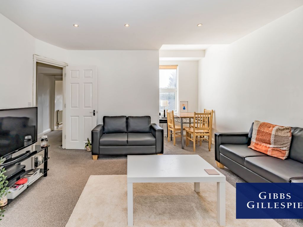 3 bed flat to rent in High Street, Northwood, Middlesex HA6, £1,650 pcm