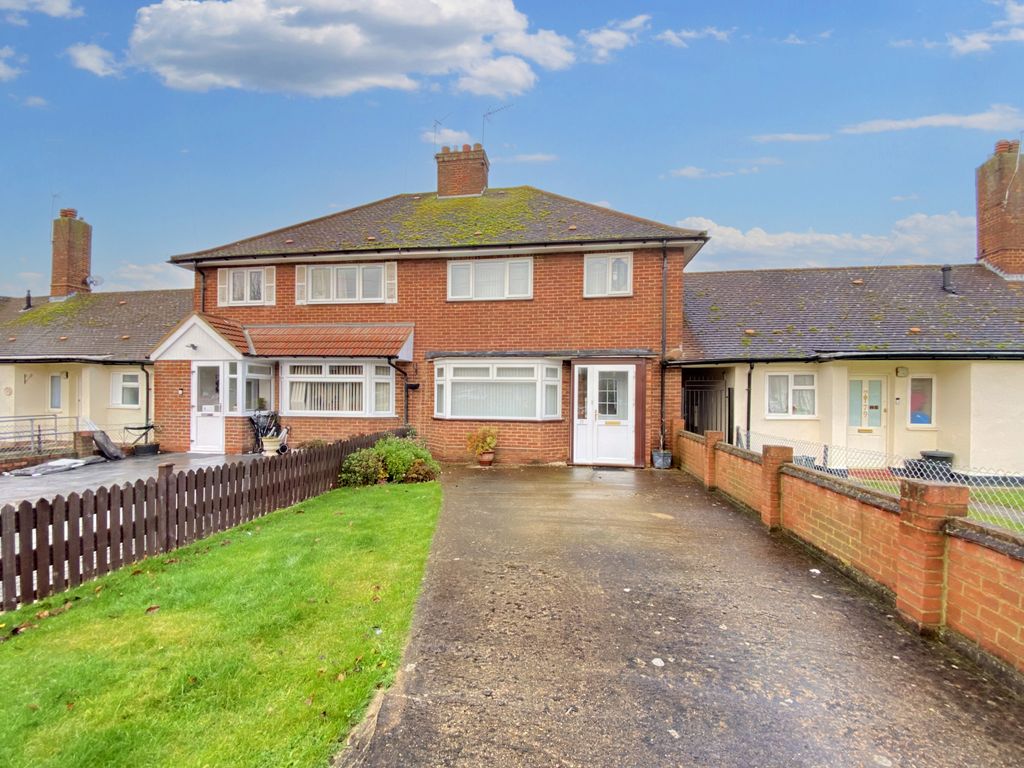 3 bed semidetached house to rent in Violet Avenue, Hillingdon