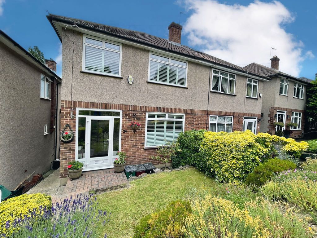 3 bed semidetached house for sale in Broom Mead, Bexleyheath DA6 Zoopla