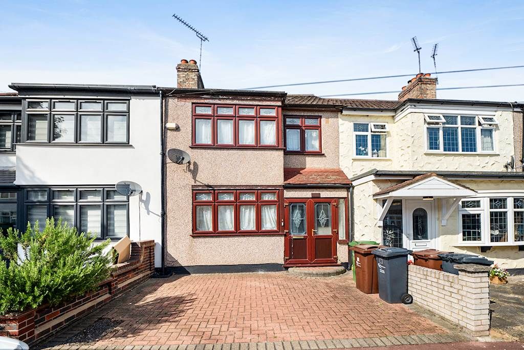 3 bed terraced house for sale in Hamden Crescent, Dagenham RM10, £