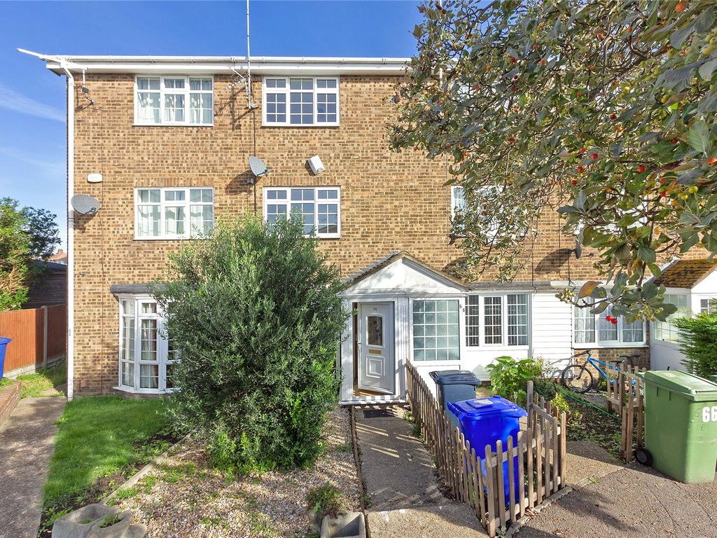 4 bed terraced house for sale in Periwinkle Close, Sittingbourne, Kent