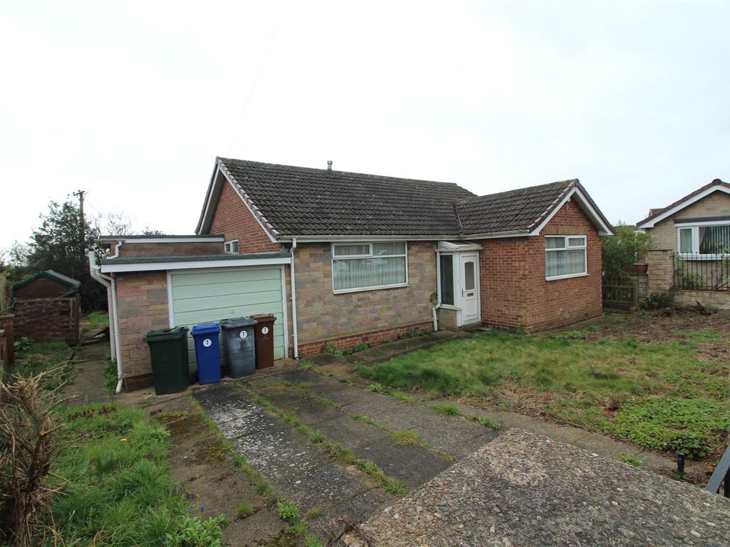 3 bed bungalow for sale in Fairview Close, Hoyland, Barnsley, South