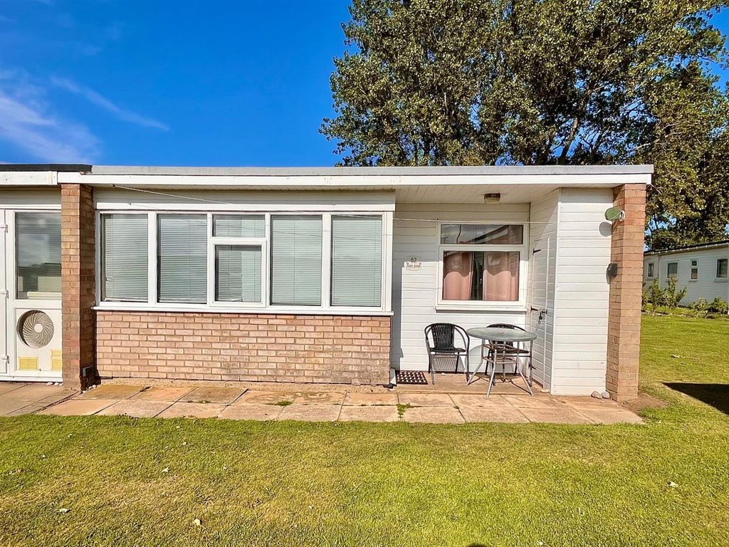 2 bed chalet for sale in California Road, California, Great Yarmouth