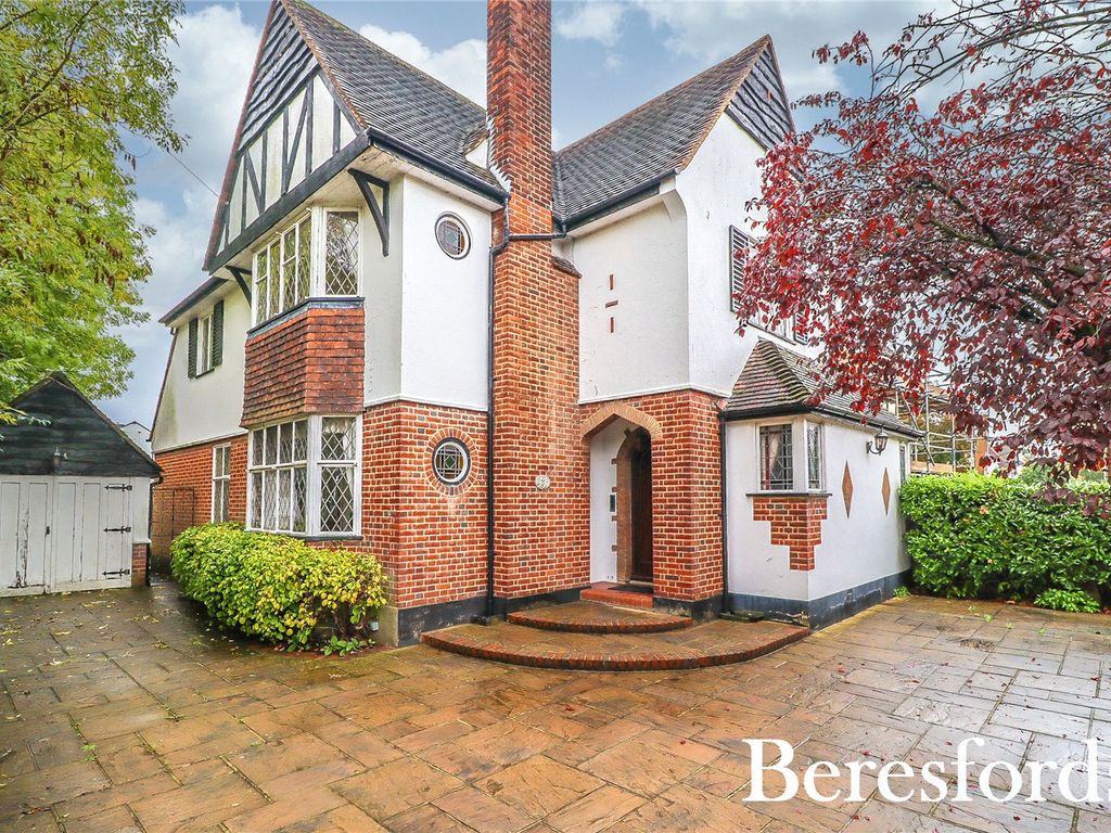 4 bed detached house for sale in Holden Way, Upminster RM14, £1,495,000