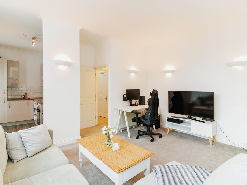 1 bed flat for sale in Courtenay Park Road, Newton Abbot TQ12, £152,500