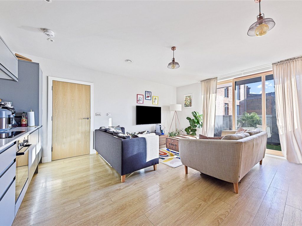 2 bed flat for sale in Howard Road, Walthamstow, London E17, £500,000