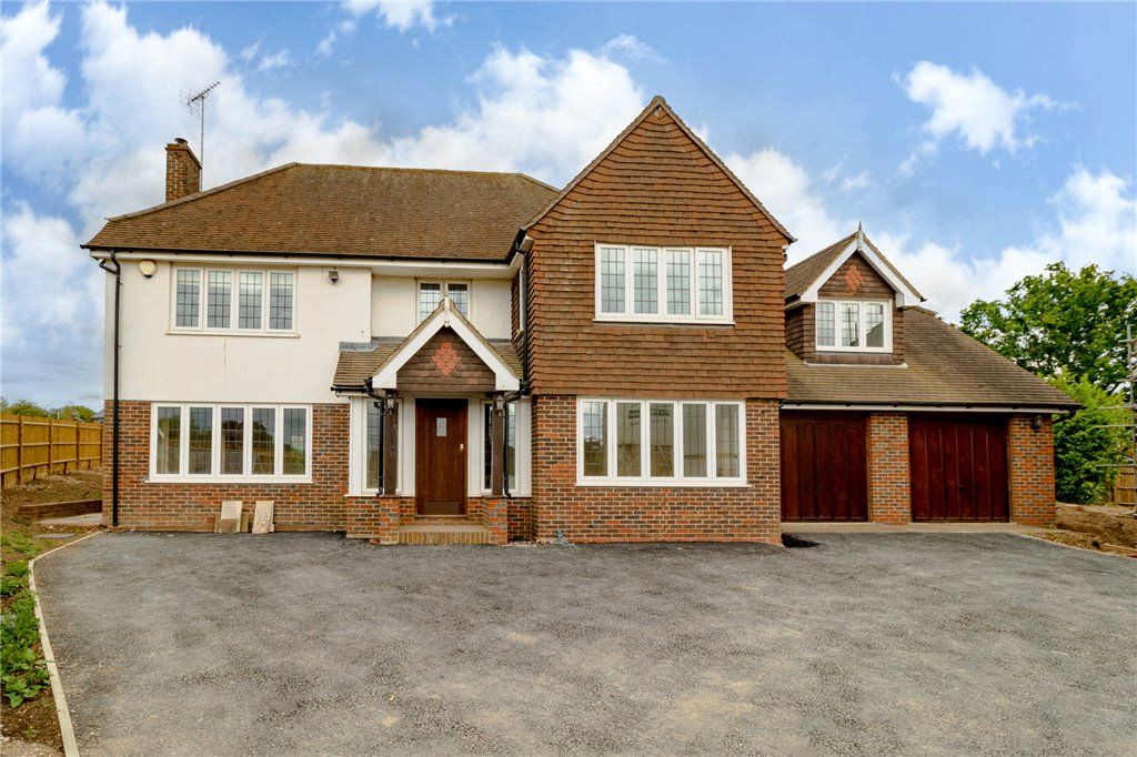 5 bed detached house for sale in Mayflower Meadow, Spencers Wood