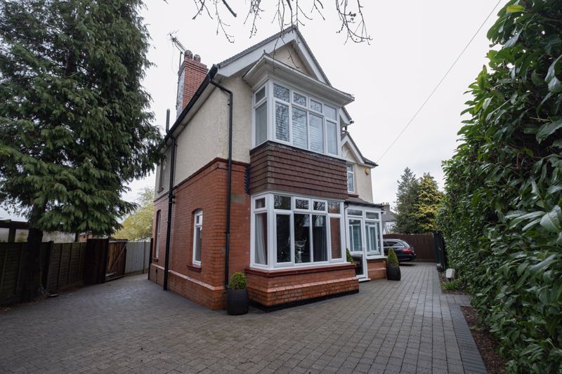 3 bed detached house for sale in Avenue Road, Caterham CR3 Zoopla
