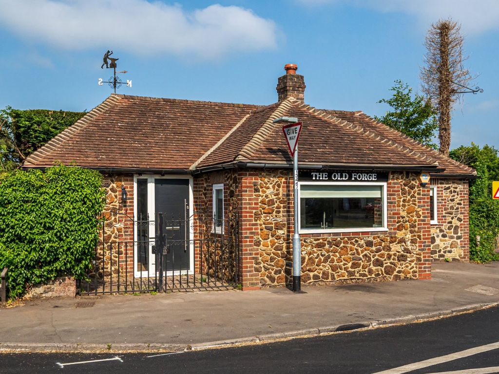 2 bed bungalow for sale in Elstead, Godalming, Surrey GU8, £500,000