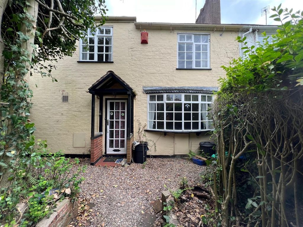 3 bed semidetached house for sale in Farlands Road, Stourbridge DY8, £