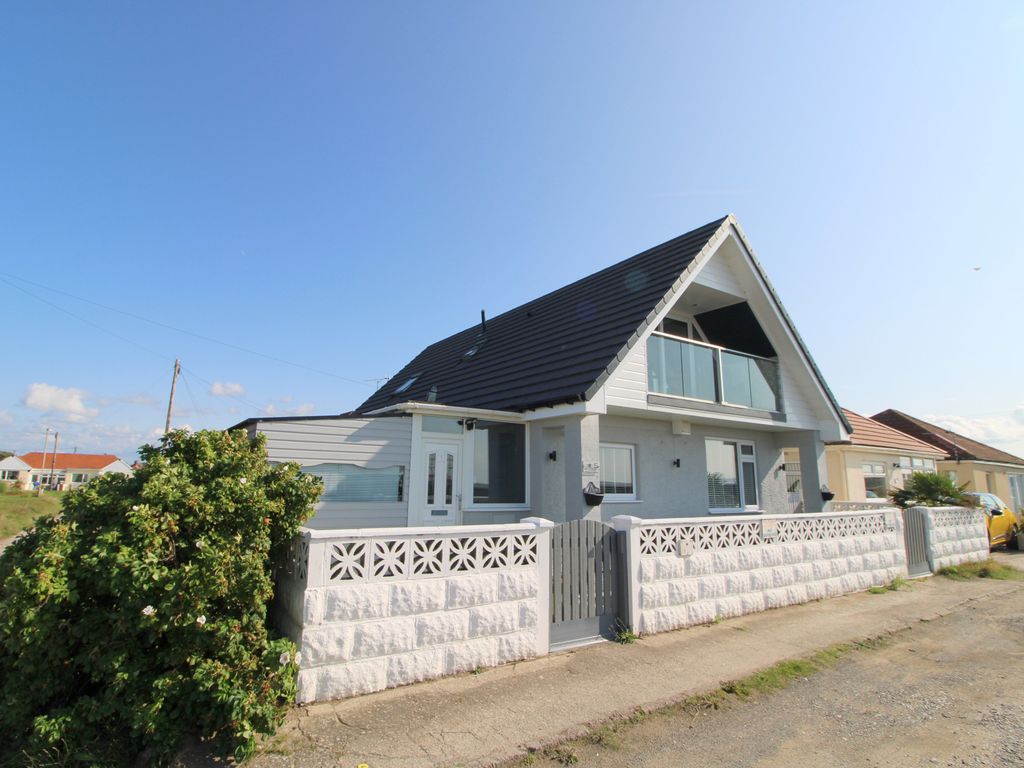 3 bed detached house for sale in The Promenade, Kinmel Bay LL18, £