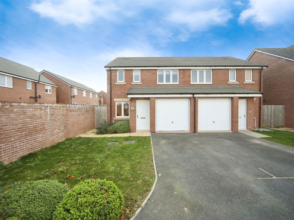 3 bed semidetached house for sale in Knight Close, Monkton Heathfield