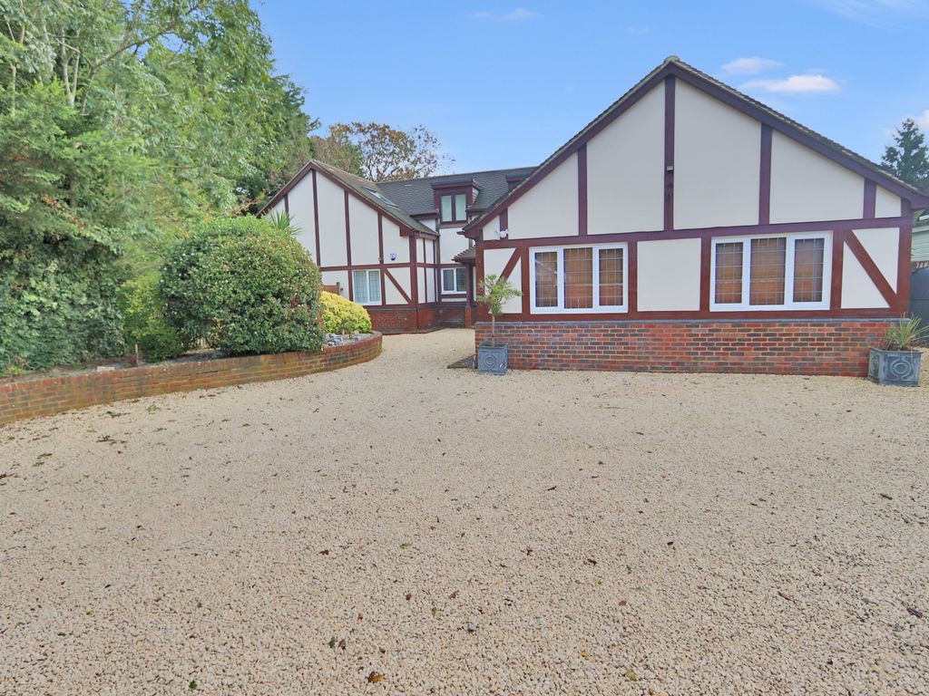7 bed detached house for sale in Uplands Road, Kenley CR8, £1,100,000