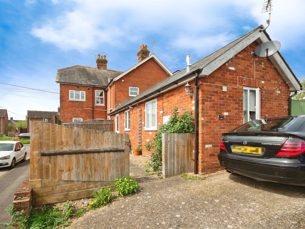 1 bed semidetached bungalow for sale in Alexandra Road, Fordingbridge