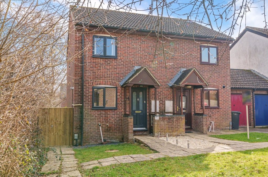 2 bed semidetached house for sale in Kishorn Close, Sparcells, Swindon