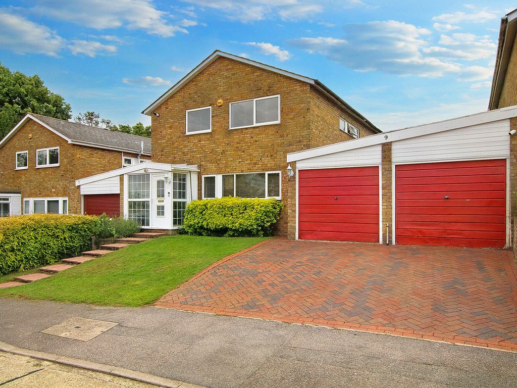 4 bed detached house for sale in Gaynesford, Basildon SS16, £575,000