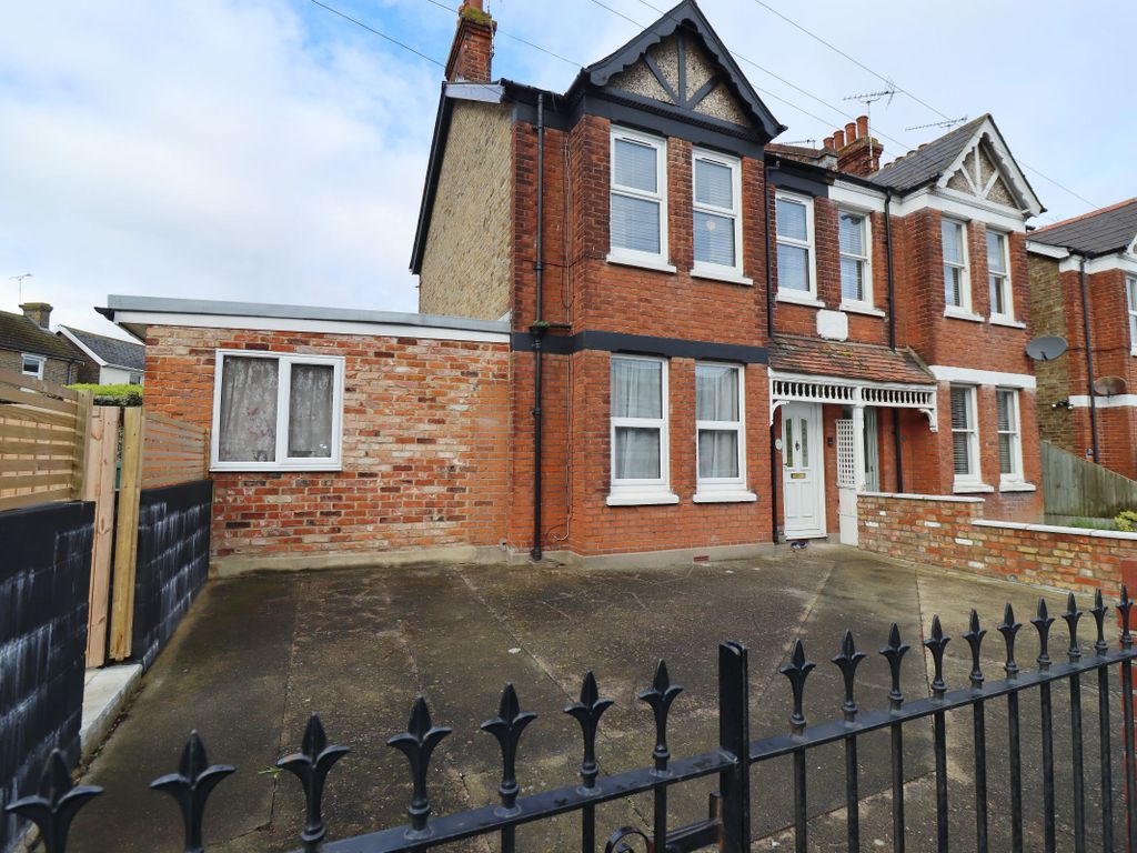 1 bed flat to rent in St. Peters Park Road, Broadstairs CT10, £800 pcm