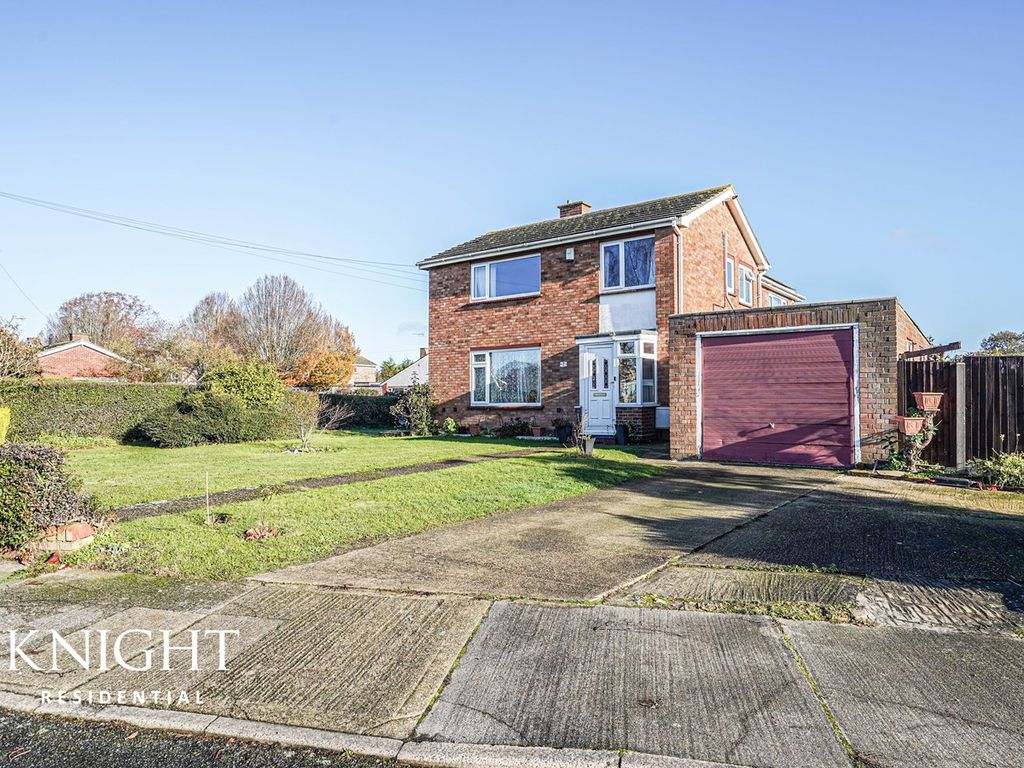 3 bed semidetached house for sale in St Monance Way, Colchester CO4, £