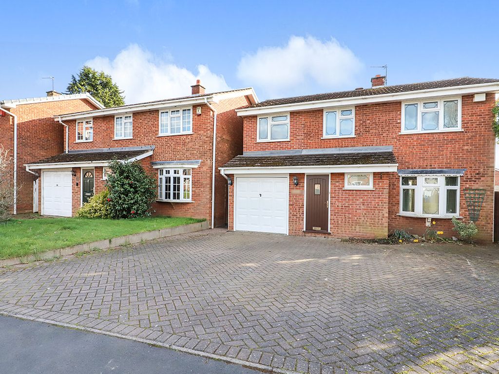 4 bed detached house to rent in Richmond Drive, Perton, Wolverhampton