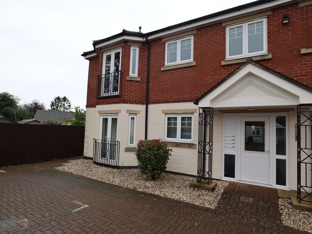 2 bed flat to rent in Western Avenue, Bracebridge Heath LN4, £750 pcm