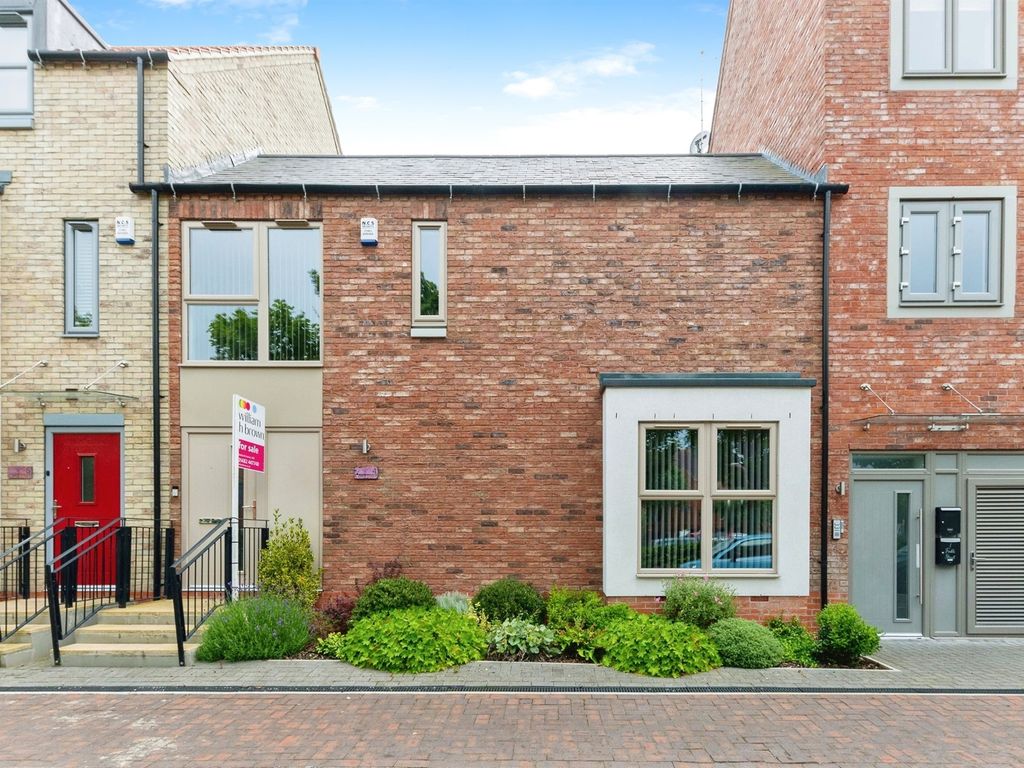 2 bed end terrace house for sale in Finkle Street, Hull HU1, £245,000