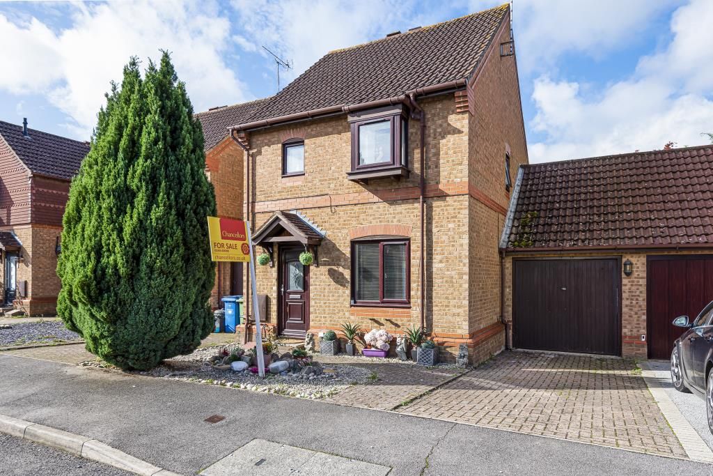 3 bed linkdetached house for sale in Winkfield Row, Berkshire RG42