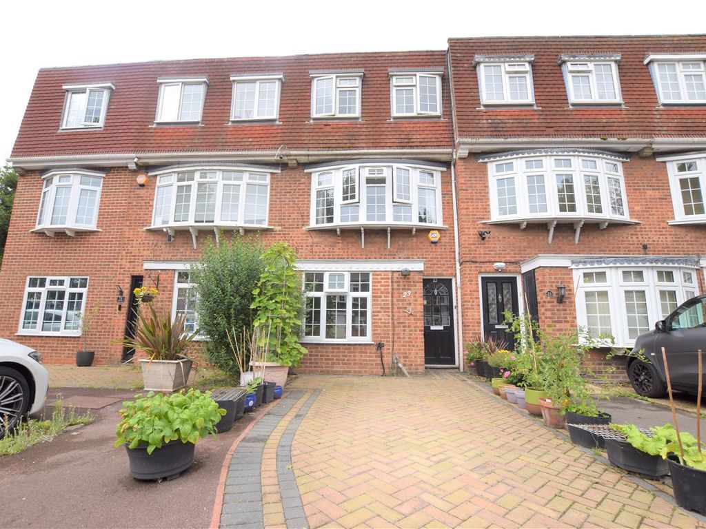 3 bed detached house for sale in Lansbury Avenue, Romford RM6 Zoopla