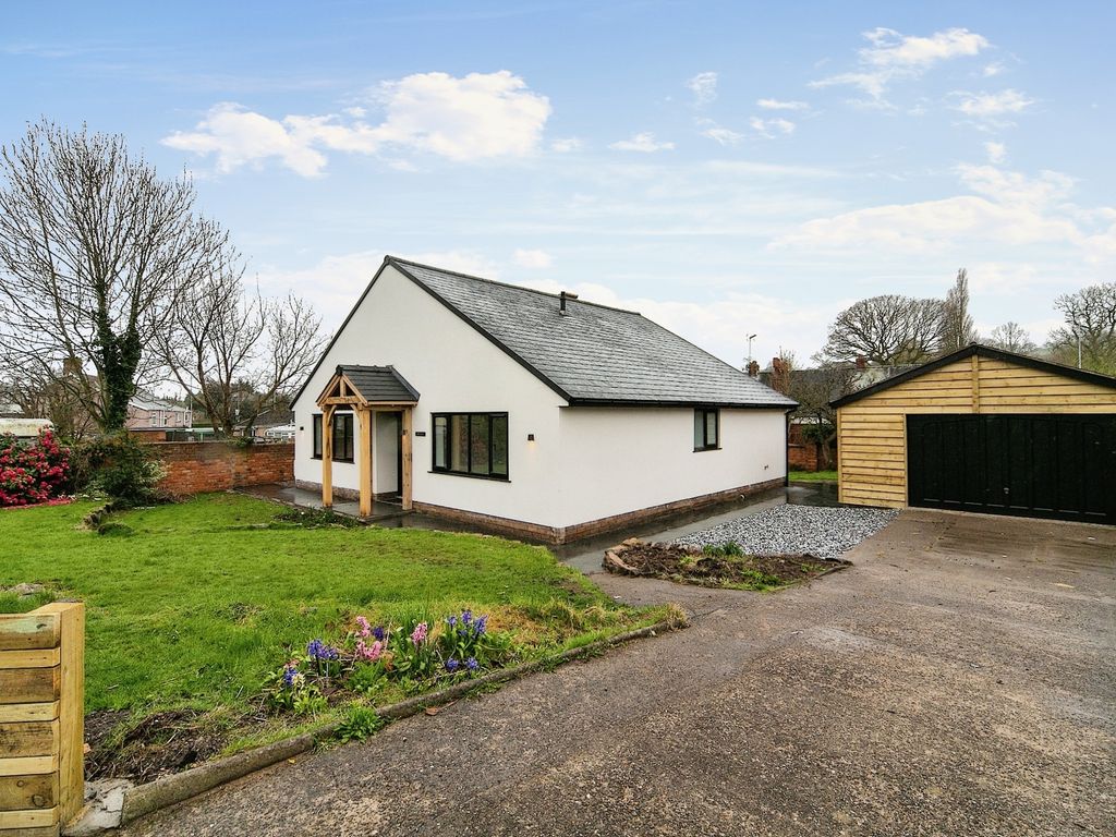 3 bed bungalow for sale in Hawarden Road, Caergwrle, Wrexham