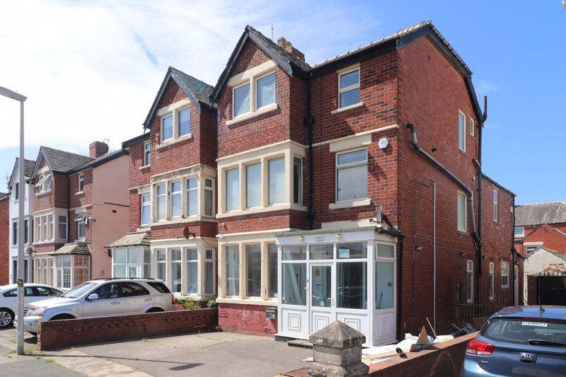6 bed semidetached house for sale in Carlyle Avenue, Blackpool FY4 Zoopla