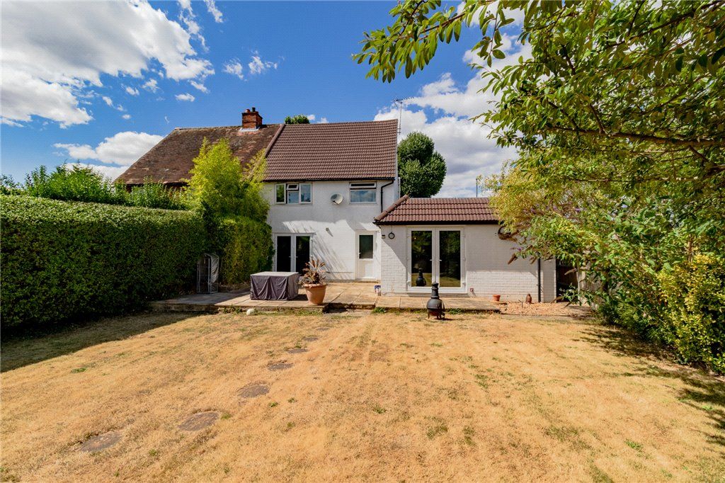 Monkton Lane, Farnham, Surrey GU9  