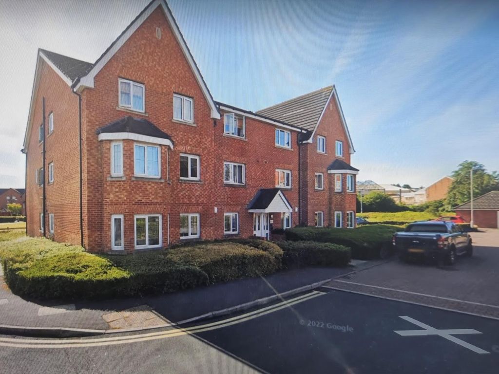 2 bed flat to rent in Pavilion Gardens, Farsley, Pudsey LS28, £825 pcm