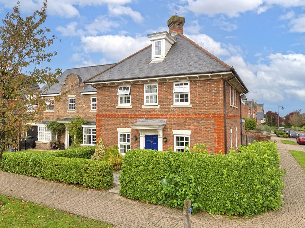 3 bed detached house for sale in Braeburn Way, Kings Hill ME19, £