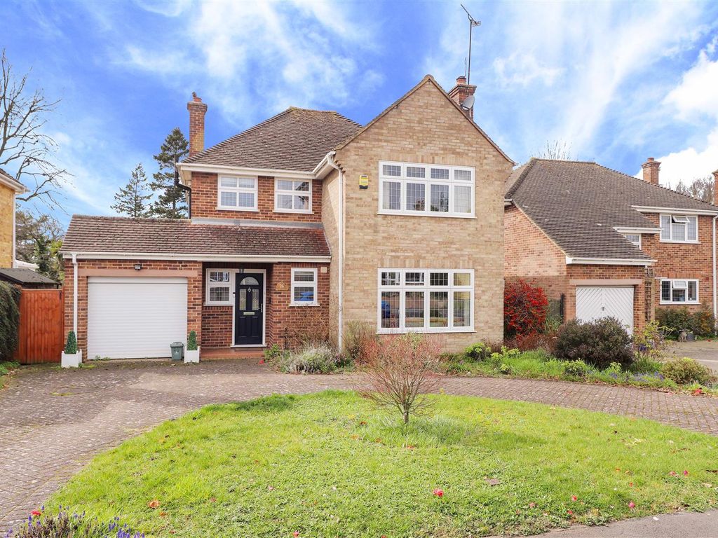 3 bed detached house for sale in The Chantry, Hillingdon UB8 Zoopla