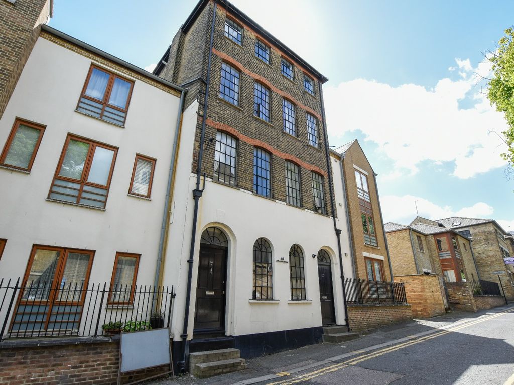 2 bed flat to rent in Princes Street, Gravesend DA11, £1,250 pcm Zoopla