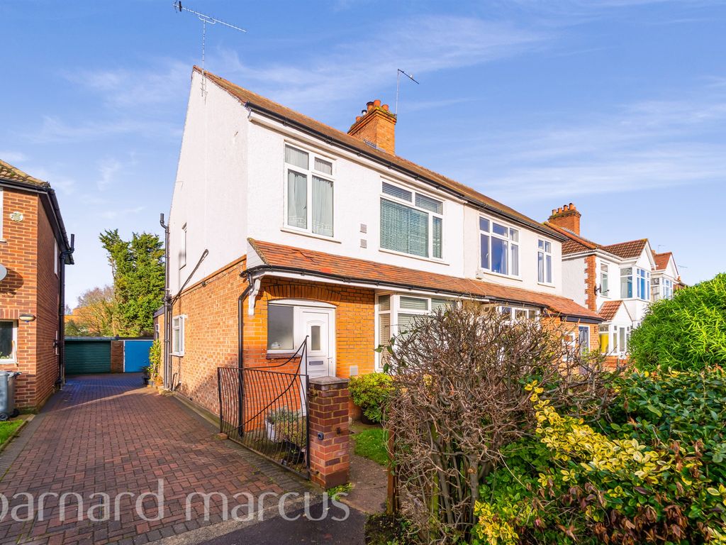 4 bed semidetached house for sale in Staines Road, Bedfont, Feltham